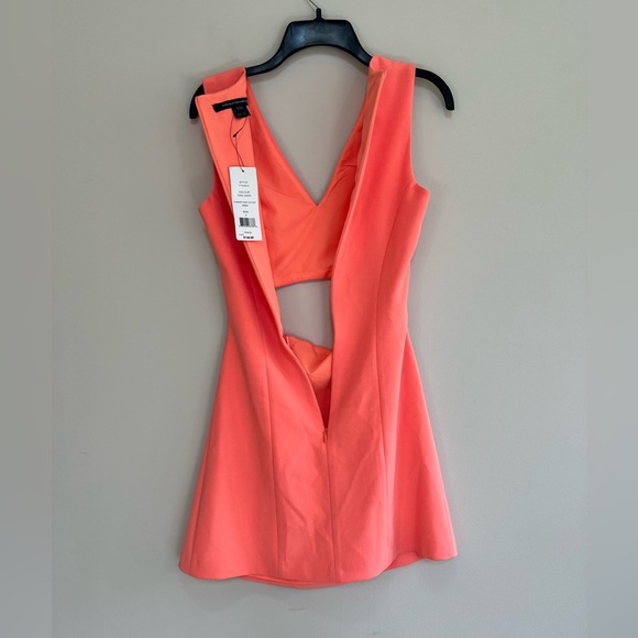 NWT French Connection Whisper V-Neck Cut Out Dress in Coral Sands, size 4 - Picture 6 of 11